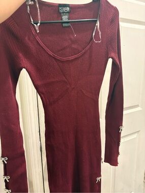 Dorsey & Harlow Women's Long Sleeve Ribbed Dress in Wine